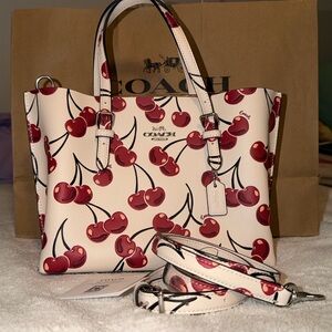 ✨ Coach Mollie Tote